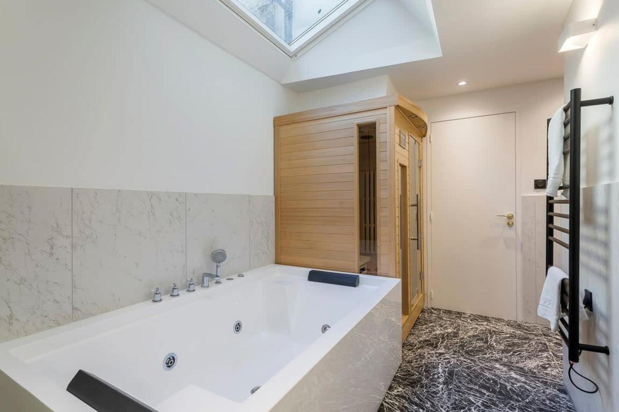 Victor Hugo Romantic Suite - Sauna Et Balneo Lyon Eksteriør billede