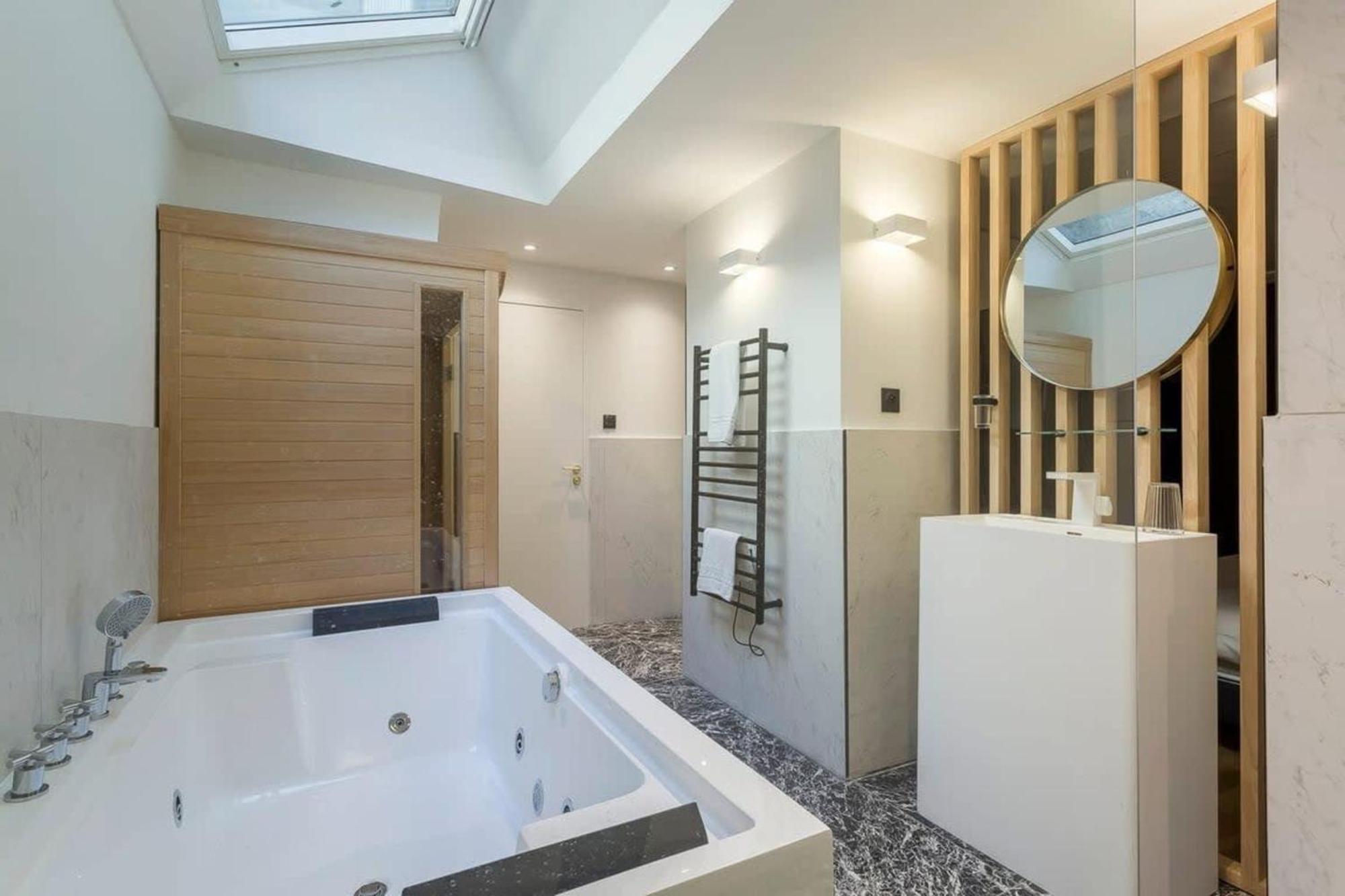 Victor Hugo Romantic Suite - Sauna Et Balneo Lyon Eksteriør billede